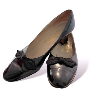 Salvatore Ferragamo Black Patent Leather Pumps with Suede Accent Bow